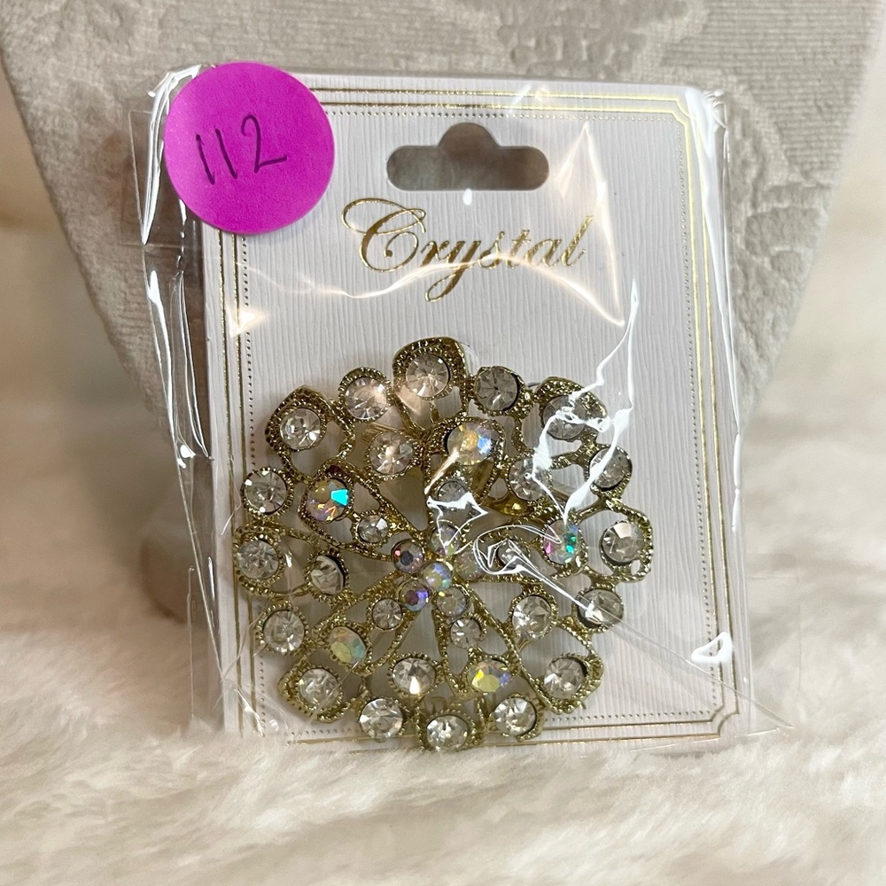 🌸 $3 Gold Brooch Pin